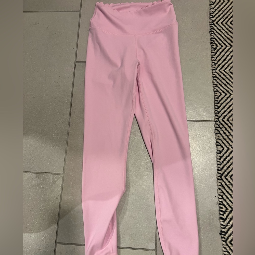 Pink scalloped leggings too big for me from IVL sz S